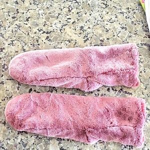 Brand new Fuzzy slipper soft burgundy color size L worn once